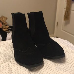 Black Chelsea boots